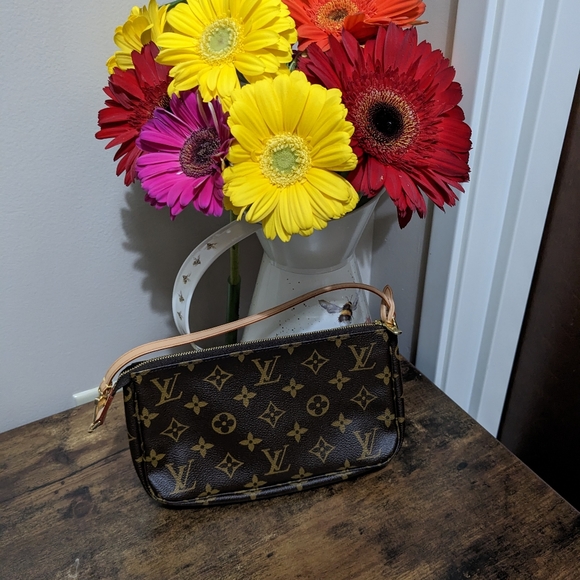 Louis Vuitton Pochette - Picture 2 of 13
